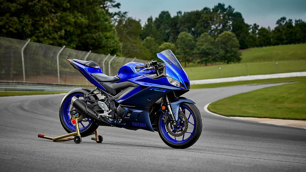 Yamaha YZF-R3 Right Front Three Quarter